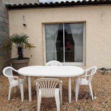 La Petite Maison Des Vignes Les Eglisottes-et-Chalaures ภายนอก รูปภาพ