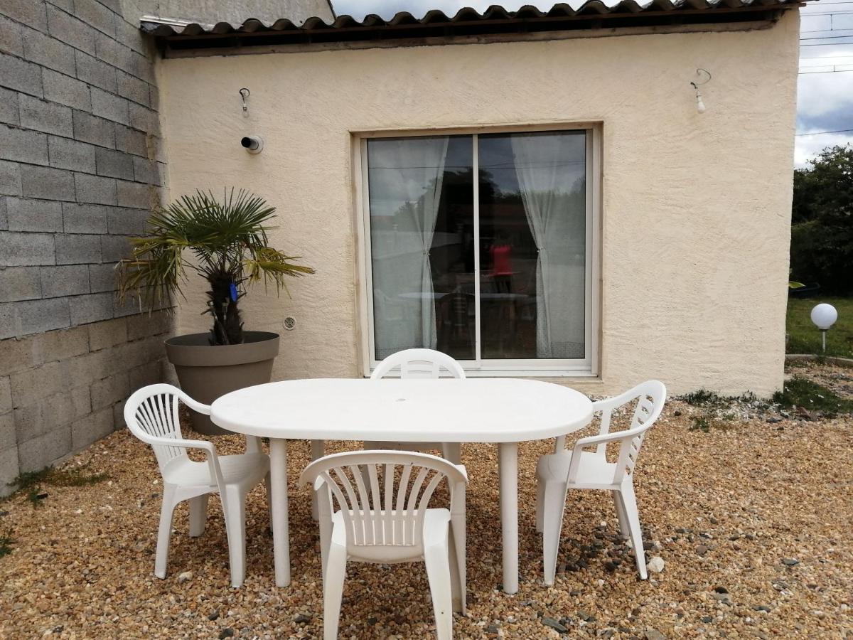 La Petite Maison Des Vignes Les Eglisottes-et-Chalaures ภายนอก รูปภาพ